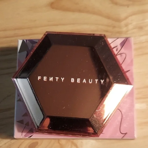Fenty Beauty Diamond Bomb All-Over Diamond Veil - Pink - Picture 5 of 11